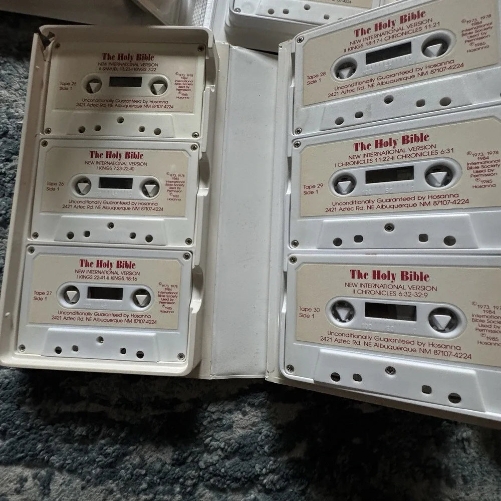 The Holy  Bible New International Version Old testament Tape 1-48 - Picture 6 of 8